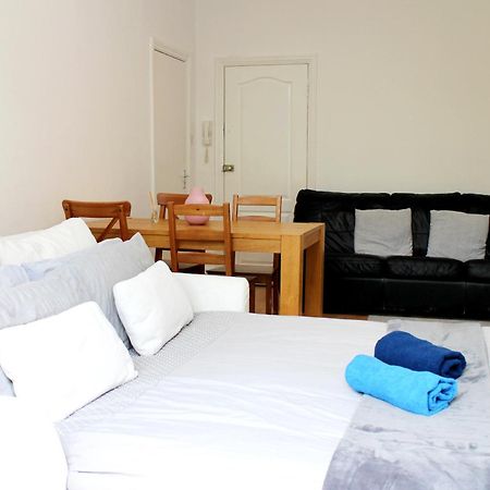 Large Garden Apartment On Golders Green High Road Λονδίνο Εξωτερικό φωτογραφία