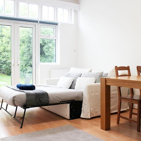 Large Garden Apartment On Golders Green High Road Λονδίνο Εξωτερικό φωτογραφία