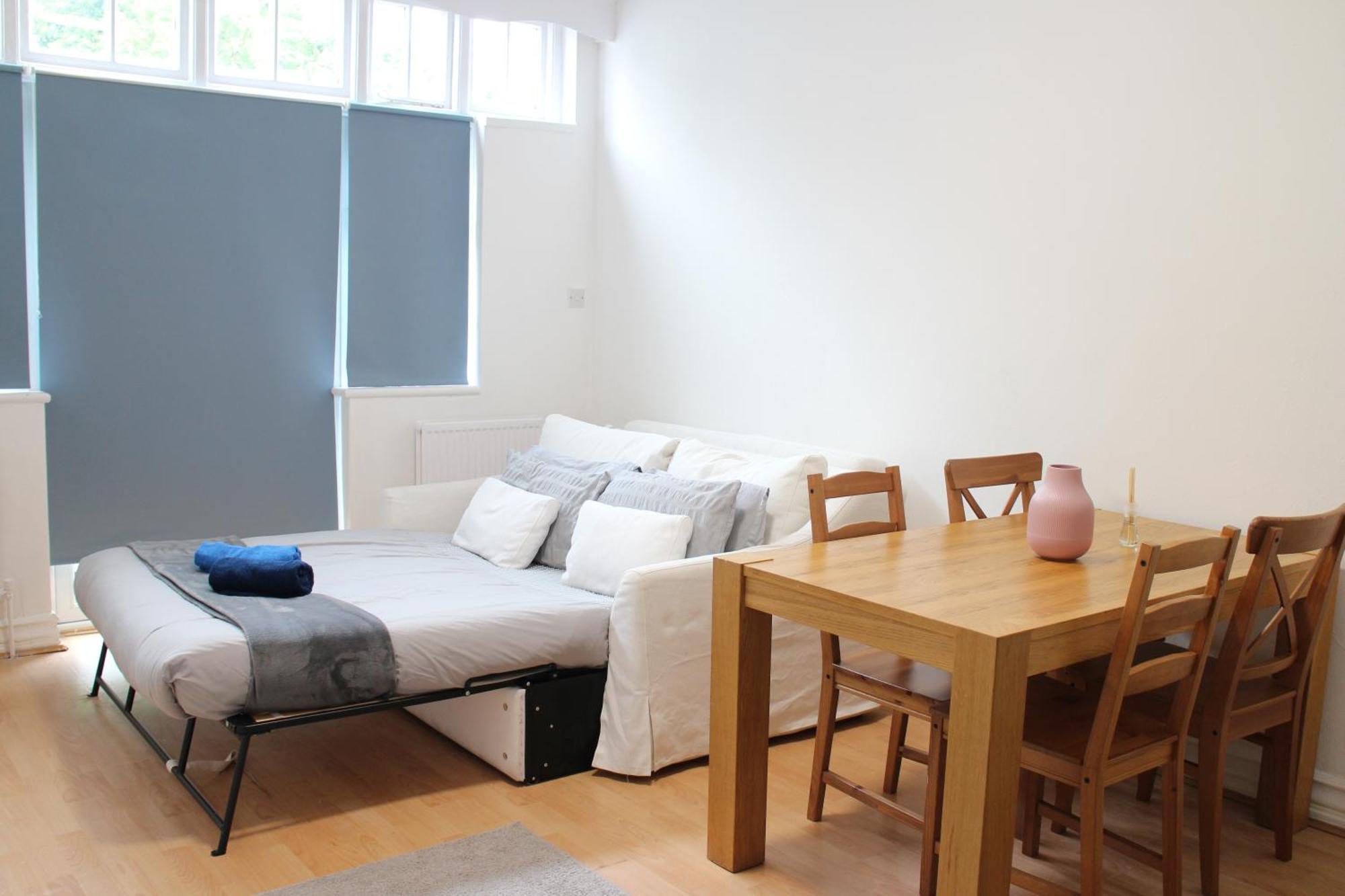 Large Garden Apartment On Golders Green High Road Λονδίνο Εξωτερικό φωτογραφία