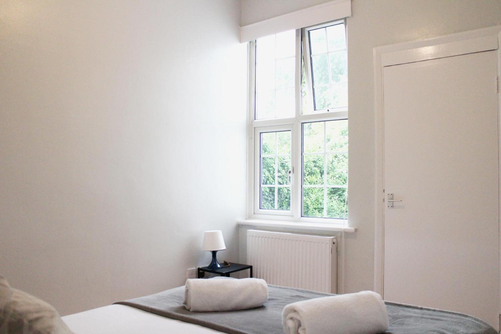 Large Garden Apartment On Golders Green High Road Λονδίνο Εξωτερικό φωτογραφία