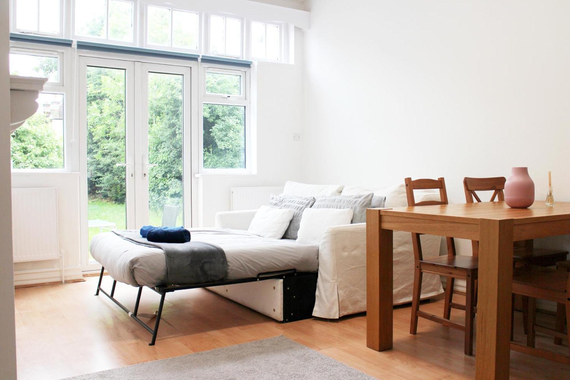 Large Garden Apartment On Golders Green High Road Λονδίνο Εξωτερικό φωτογραφία